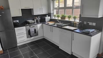 House | Private kitchen | Fridge, microwave, oven, stovetop