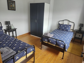 House | 3 bilik tidur, seterika/papan seterika, Wi-fi percuma, cadar katil