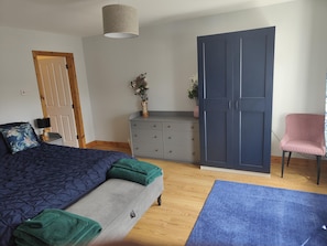 Casa | 3 habitaciones, tabla de planchar con plancha y wifi gratis 
