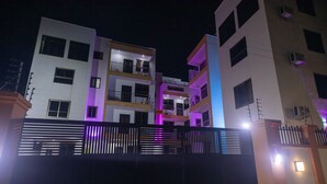 A multi-story residential building with balconies and a gated entrance. - Executive One Bedroom Furnished Apartment in Accra (Accra)