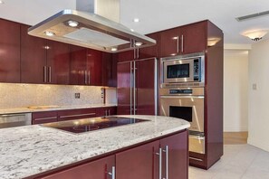 Fridge, microwave, oven, stovetop - Apartment for you (Toronto)