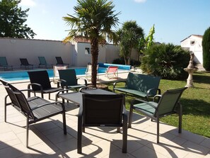 Alberca al aire libre y alberca climatizada