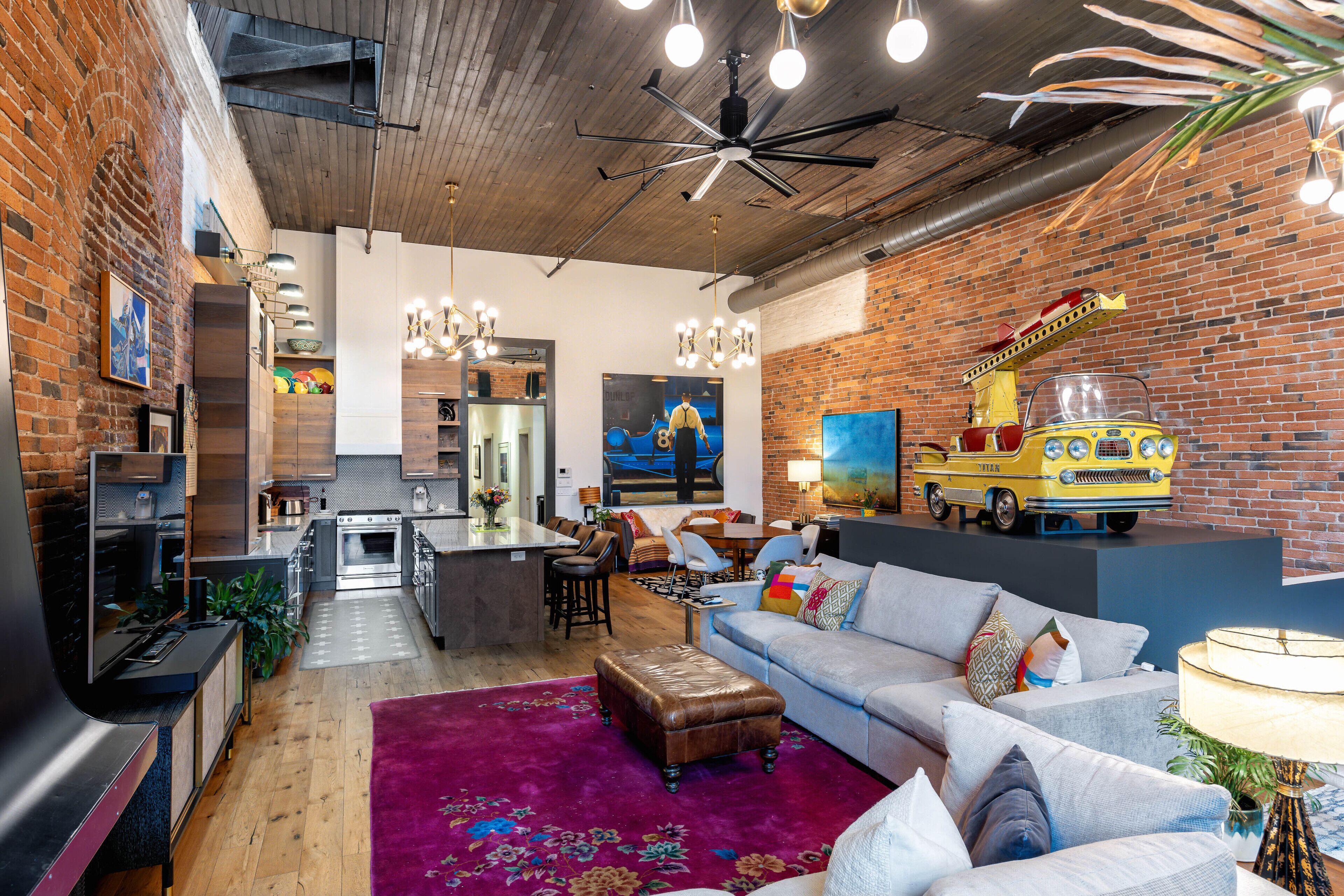 217 Creative Loft, views of Nissan Stadium & river. 2 blocks from Lower Broadway