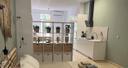 STUDIO LOCATED IN THE CITY CENTER