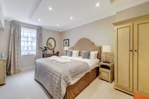 1 bedroom, WiFi, bed sheets - Lavish Room in the Heart of Knightsbridge (Greater London)