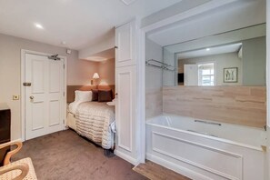 Shower - Cozy Single Room in the Heart of Knightsbridge (Greater London)