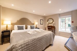 2 bedrooms, WiFi, bed sheets - Elegant 2 Room Suite in the Heart of Knightsbridge (Greater London)