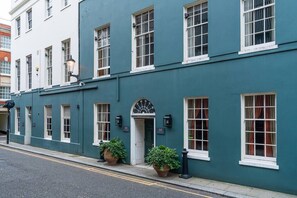 Exterior - Spacious Room in the Heart of Knightsbridge (Greater London)