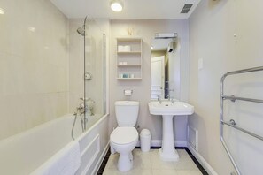 Douche, serviettes fournies