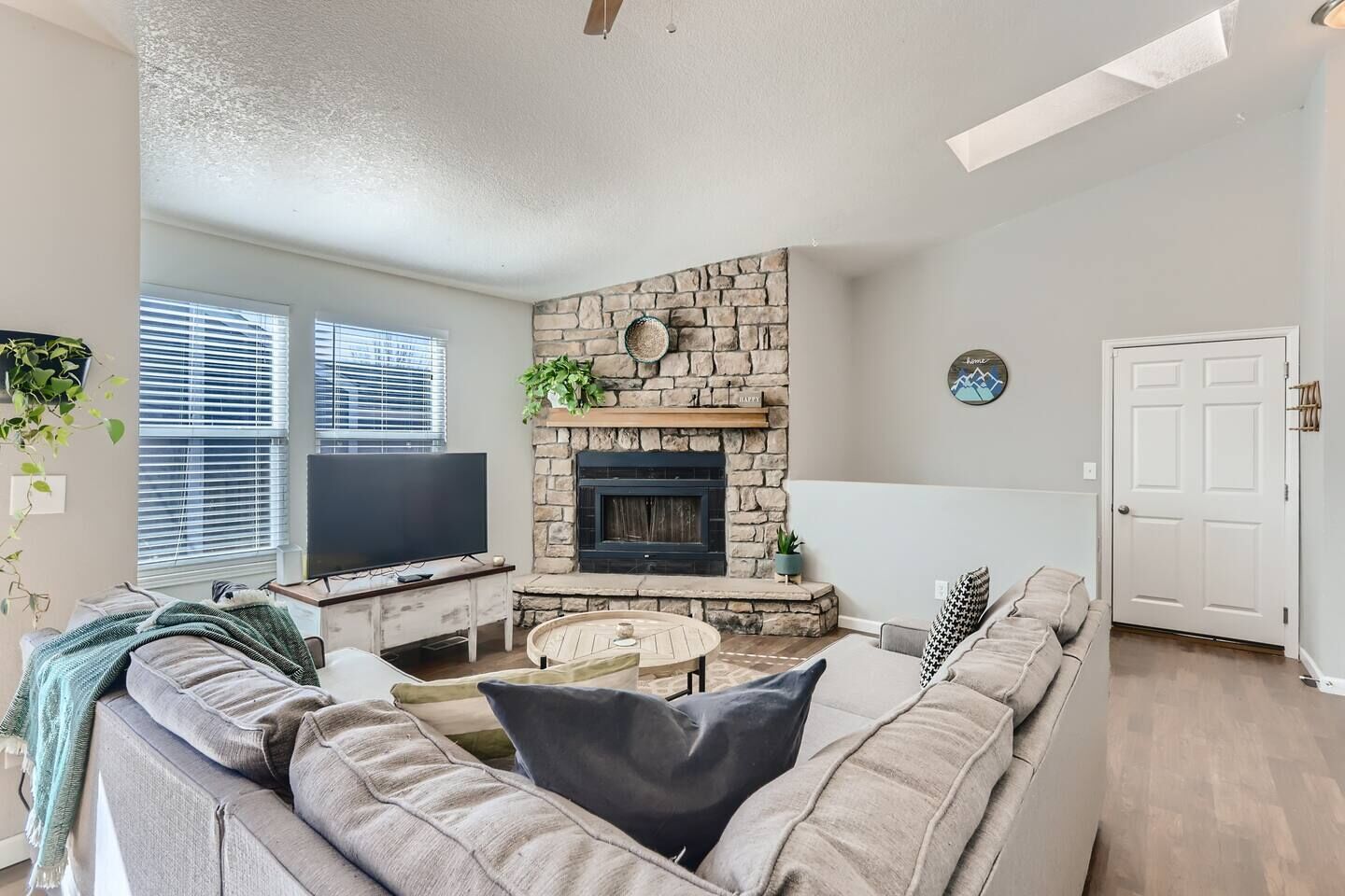 Sunnyside Up | Beautiful Home for Large Groups Pet Friendly!