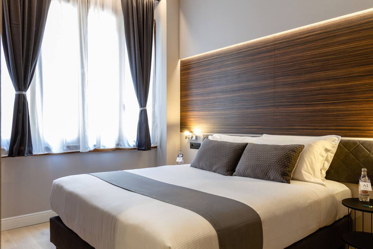Deluxe Room | Egyptian cotton sheets, premium bedding, down duvets, pillow-top beds