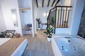 Minibar, in-room safe, desk, blackout curtains - Vitium Cordoba (Córdoba)