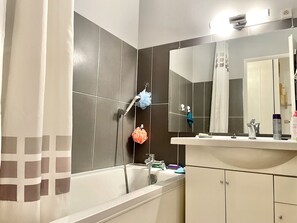 Bathtub, hair dryer, towels