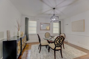 Dining - Homey Three-Bed Columbian Getaway! (Columbia)