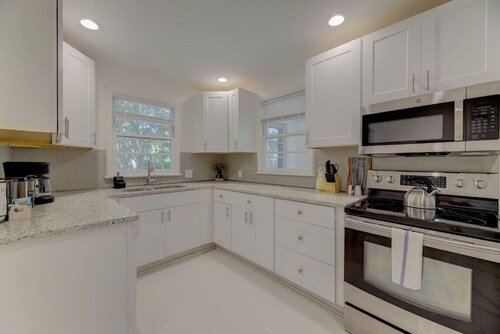 Homey Three-Bed Columbian Getaway!