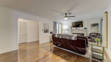 TV, fireplace, offices