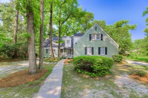 Exterior - Homey Three-Bed Columbian Getaway! (Columbia)