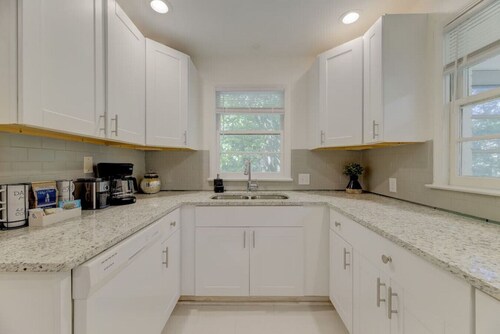 Homey Three-Bed Columbian Getaway!