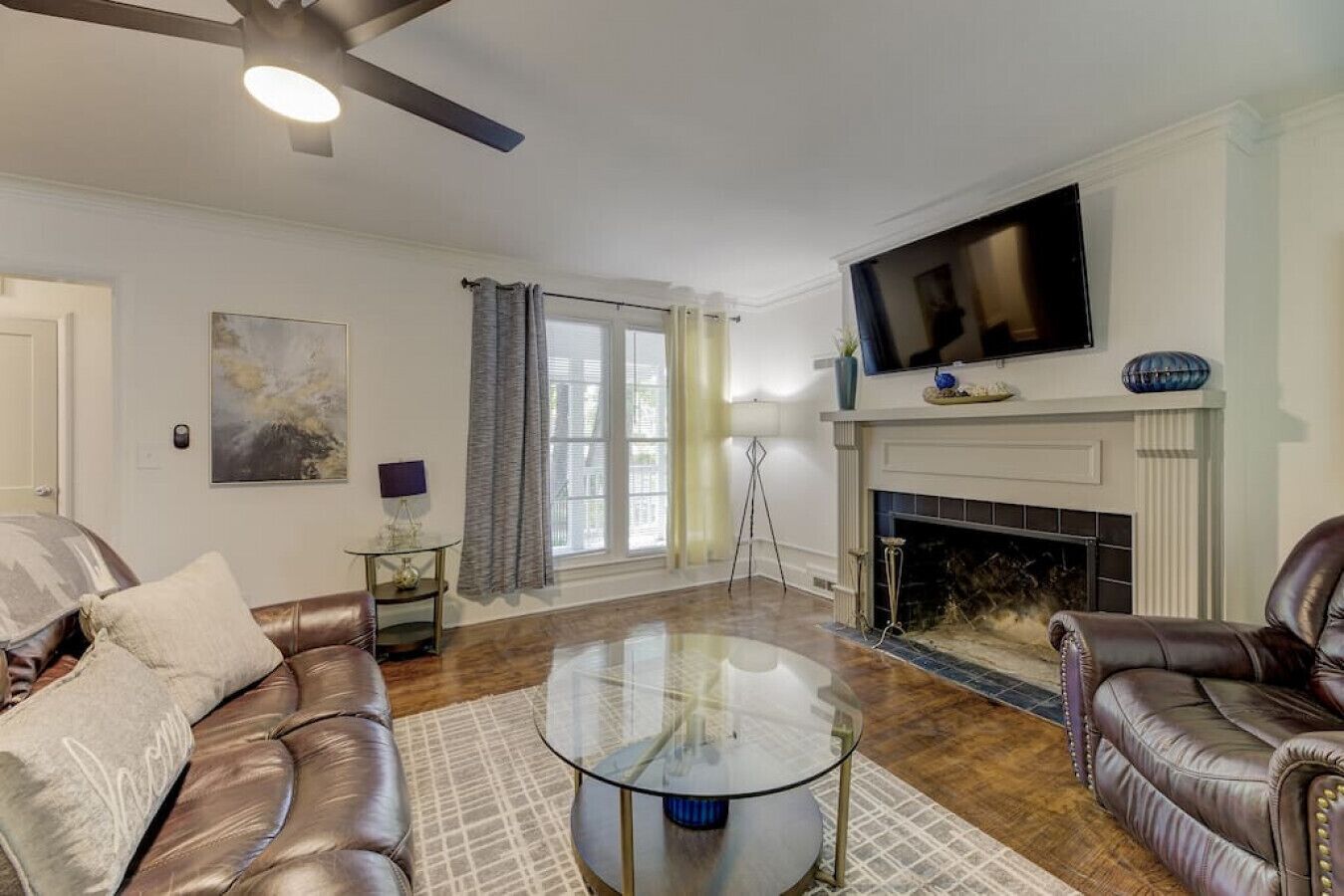 TV, fireplace, offices