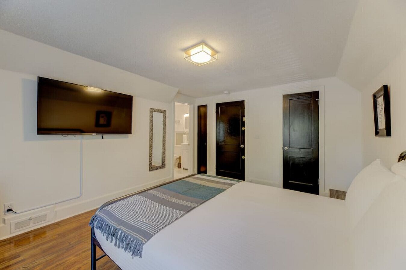 2 bedrooms, desk, travel crib, WiFi