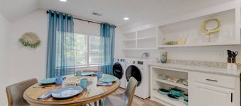 Cute Double-Suite Columbian Apartment Home!