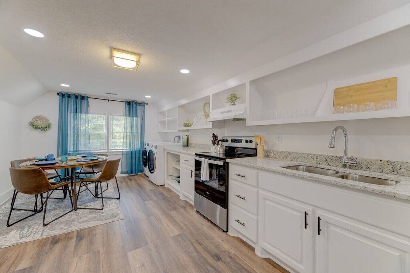 冰箱、微波炉、烤箱、炉灶