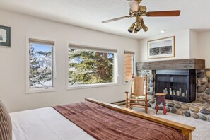 3 多间卧室、熨斗/熨衣板、WiFi、床单