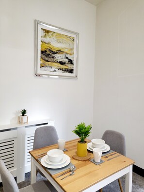 Apartment, 2 Queen Beds | Private kitchen | Fridge, microwave, oven, stovetop - Remarkable 2-bed Apartment in Huddersfield (Huddersfield)