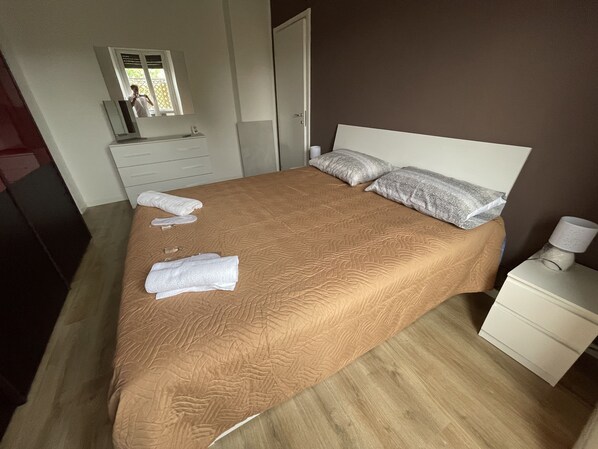 1 bedroom, free WiFi, bed sheets