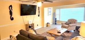 Smart TV, fireplace