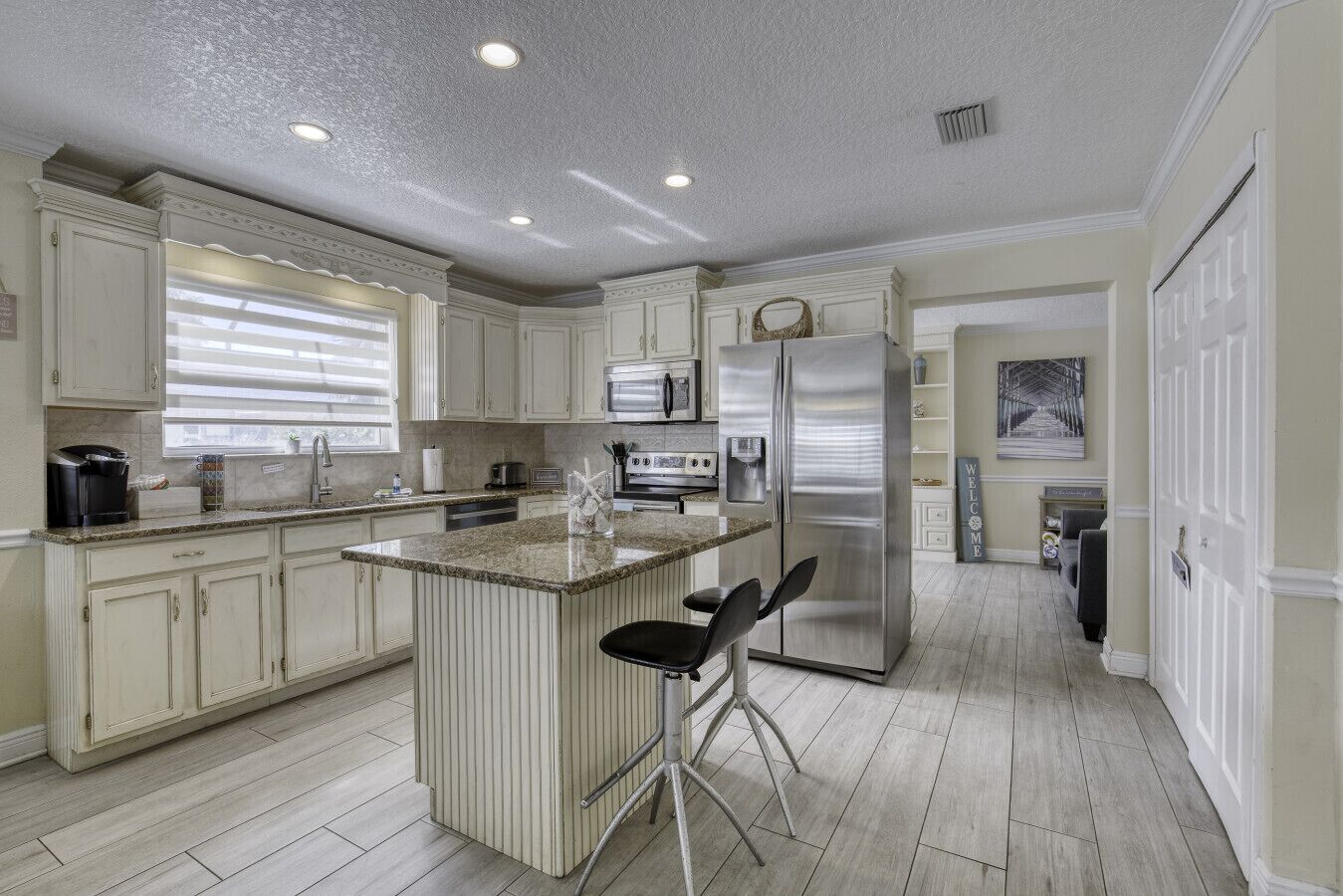 Kylskåp, mikrovågsugn, ugn och spishäll