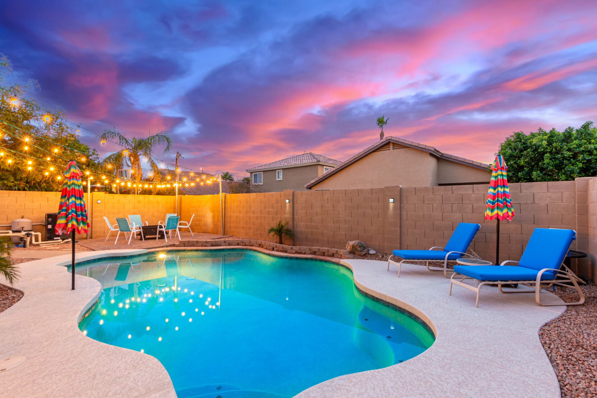 Desert Paradise 3BD, 2BA HEATED POOL!!!!