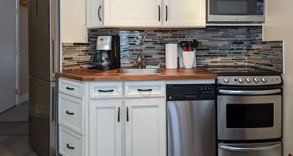 Cozy 1BR Walk to Gondola, Sleep 4, Free Parking