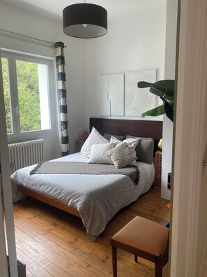 4 chambres, fer et planche à repasser, Wi-Fi gratuit, draps fournis