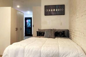 1 bedroom, desk, iron/ironing board, free WiFi