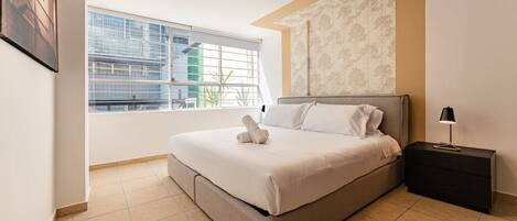 Silitysrauta/-lauta, Wi-Fi, vuodevaatteet