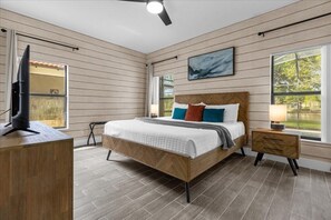 3 bedrooms, iron/ironing board, WiFi, bed sheets