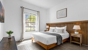 3 habitaciones, tabla de planchar con plancha, wifi y ropa de cama 