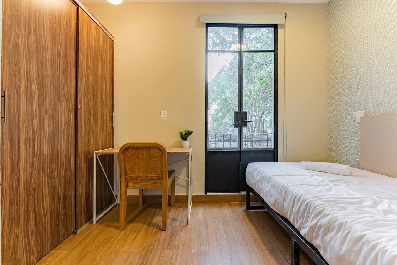 Bügeleisen/Bügelbrett, WLAN, Bettwäsche