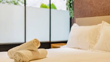 Iron/ironing board, WiFi, bed sheets