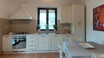 Kühlschrank, Ofen, Herdplatte, Geschirrspüler