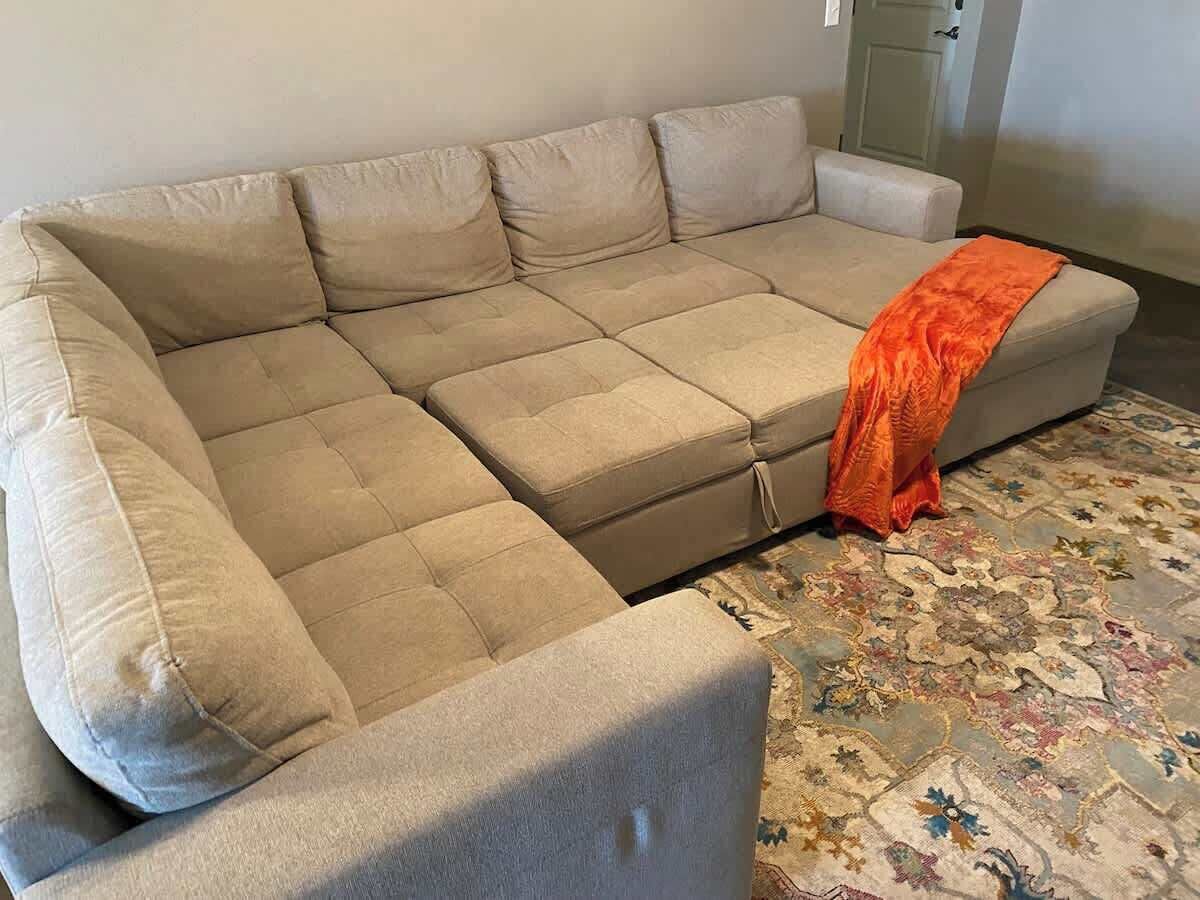 Televisión y oficina 