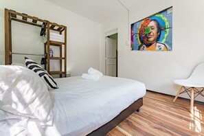 Iron/ironing board, WiFi