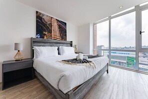2 多间卧室、熨斗/熨衣板、WiFi、床单