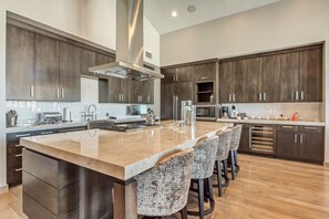 Fridge, microwave, oven, dishwasher - Gorgeous Five Bedroom Penthouse in the Heart of Park City by RedAwning (Park City)