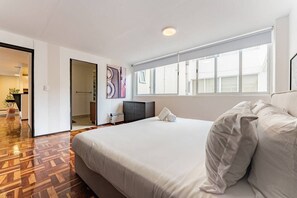 Iron/ironing board, WiFi, bed sheets