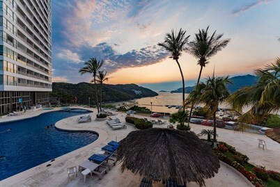 VH | Comfy bed, bay view and POOL |138