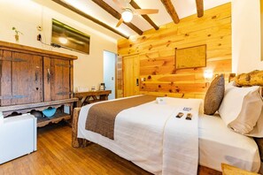 Tabla de planchar con plancha, wifi y ropa de cama 