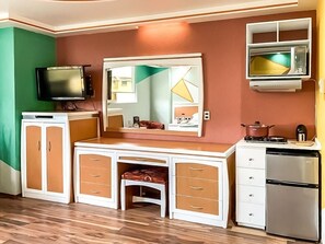 Interior - VH | Hotel room with KING bed and parking |42 (Ciudad de México)