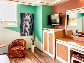 TV - VH | Hotel room with KING bed and parking |42 (Ciudad de México)